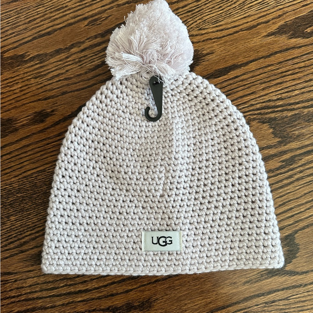 NWT UGG BEANIE WITH POM-POM